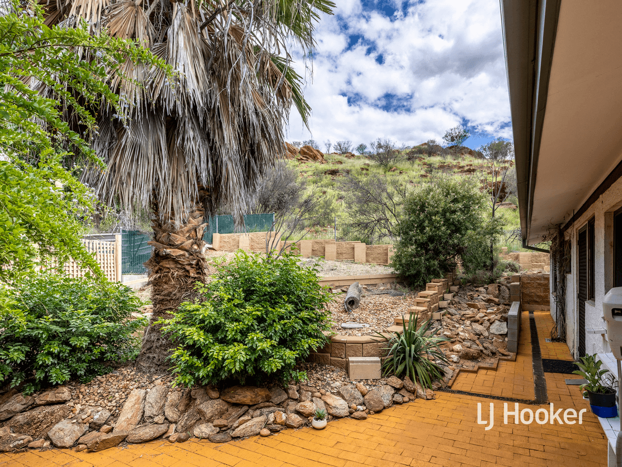 6 Range Crescent, DESERT SPRINGS, NT 0870