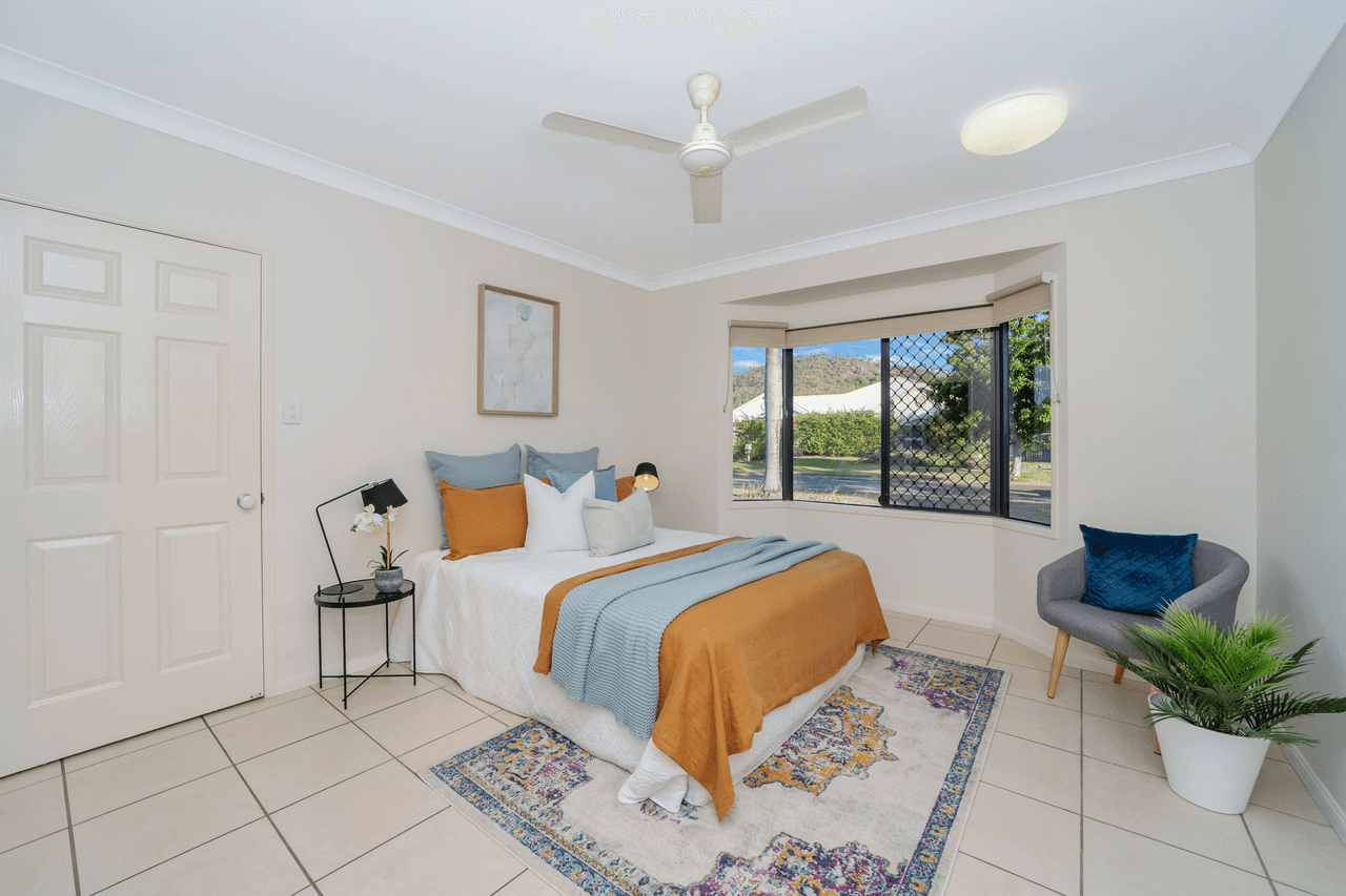 24 Hilton Way, MOUNT LOUISA, QLD 4814