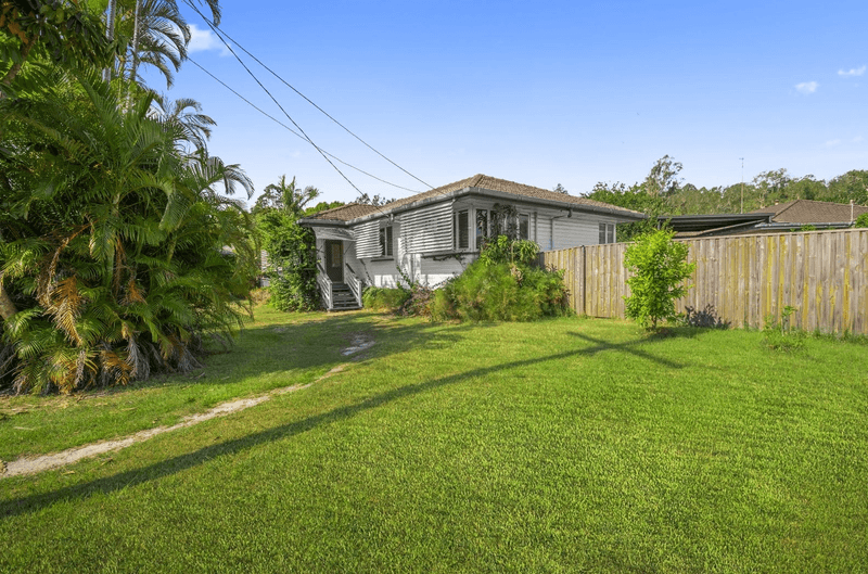 4 Reynton Street, CURRUMBIN WATERS, QLD 4223