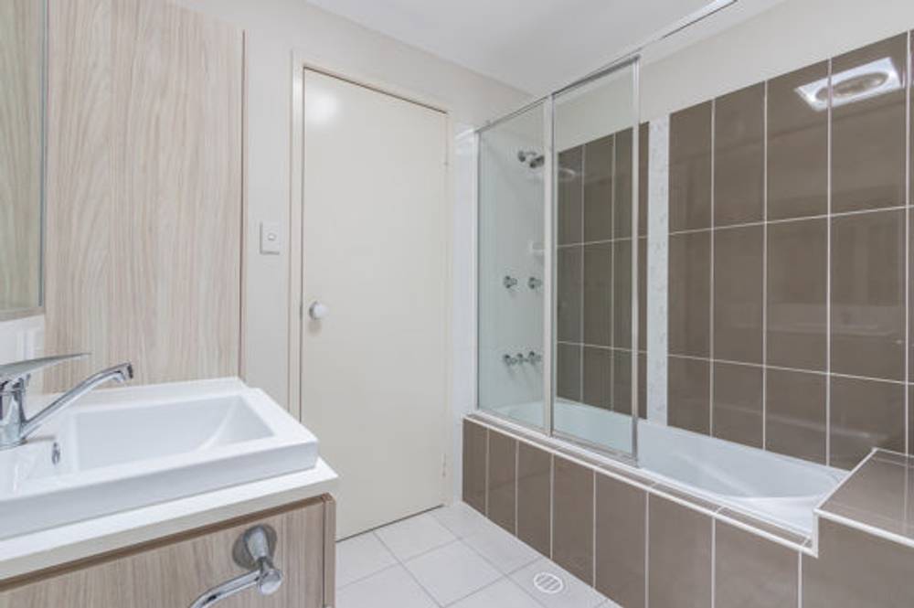 18 CLEARWATER STREET, BETHANIA, QLD 4205