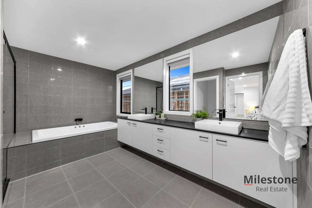 12 Kaltu Street, CLYDE NORTH, VIC 3978
