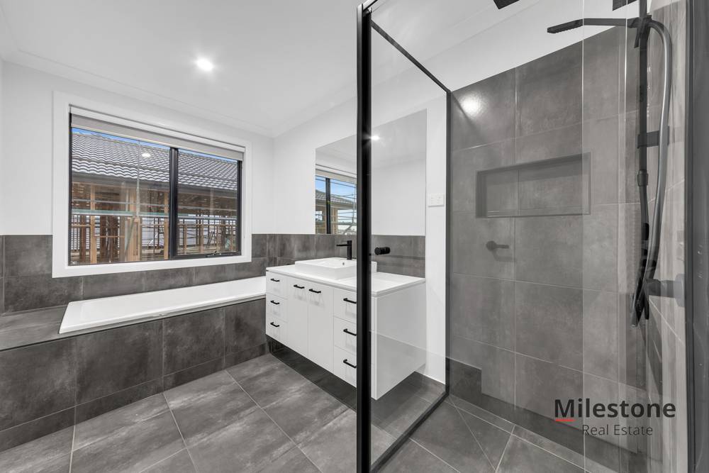 12 Kaltu Street, CLYDE NORTH, VIC 3978