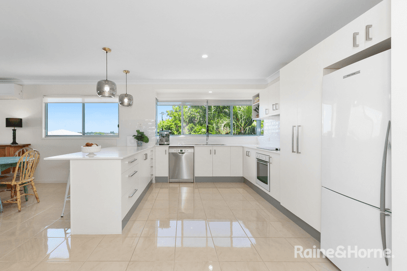 32 Lennox Circuit, POTTSVILLE, NSW 2489