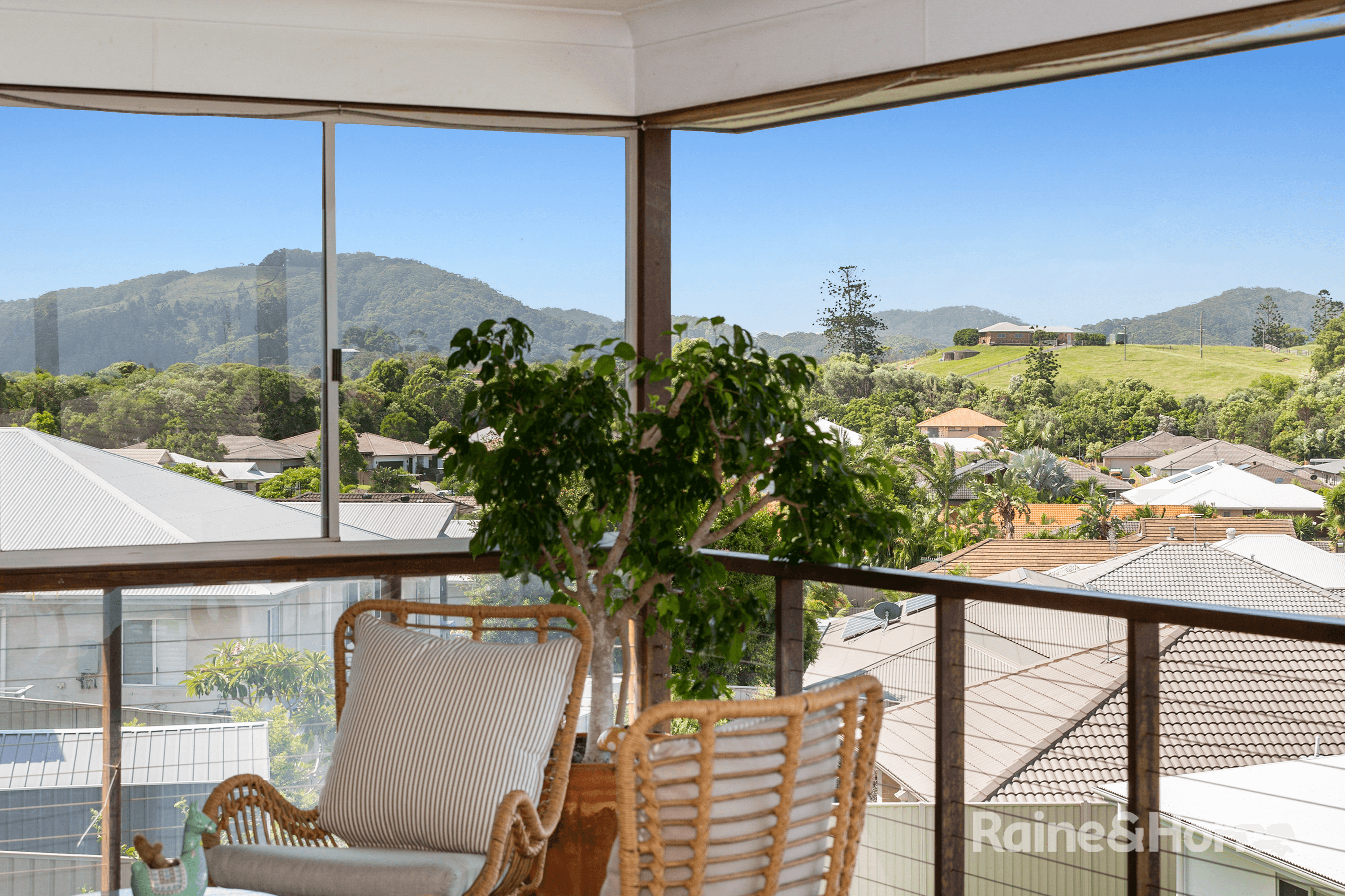 32 Lennox Circuit, POTTSVILLE, NSW 2489