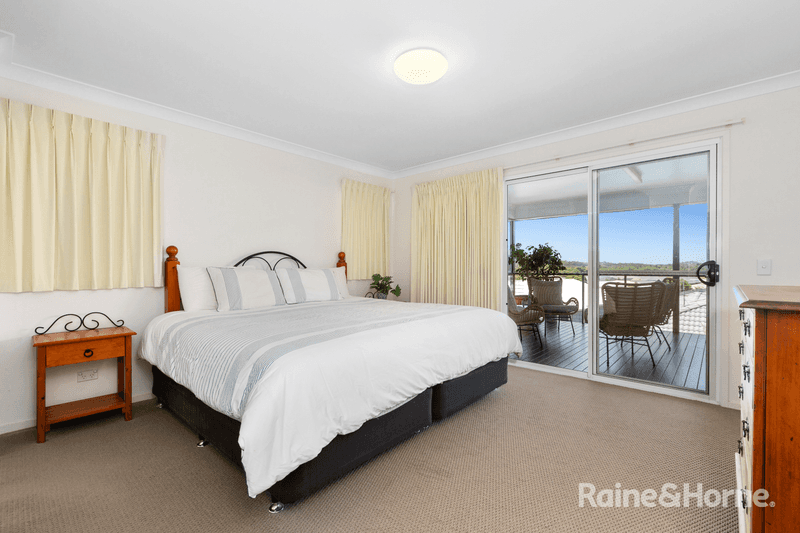 32 Lennox Circuit, POTTSVILLE, NSW 2489