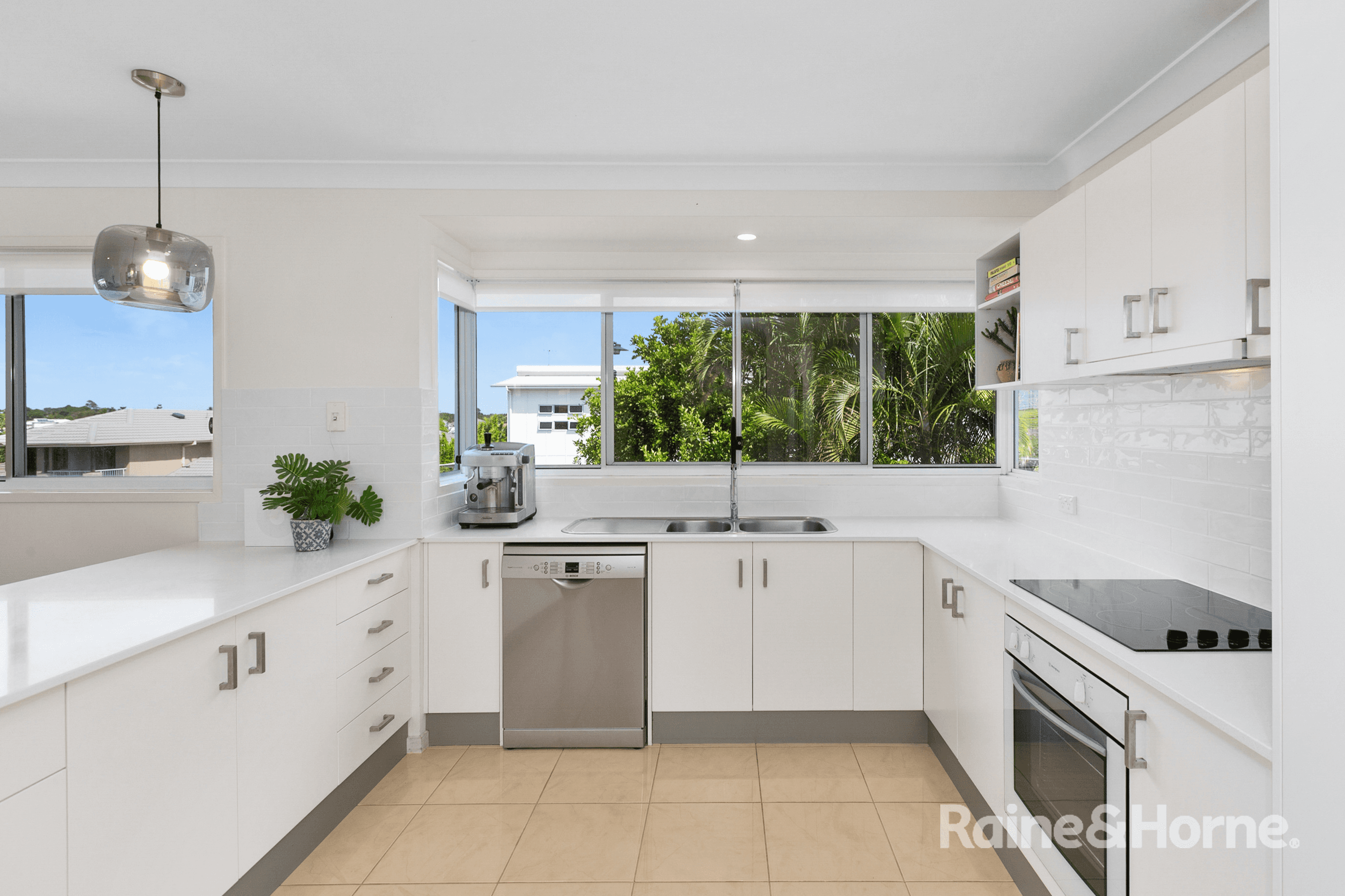 32 Lennox Circuit, POTTSVILLE, NSW 2489