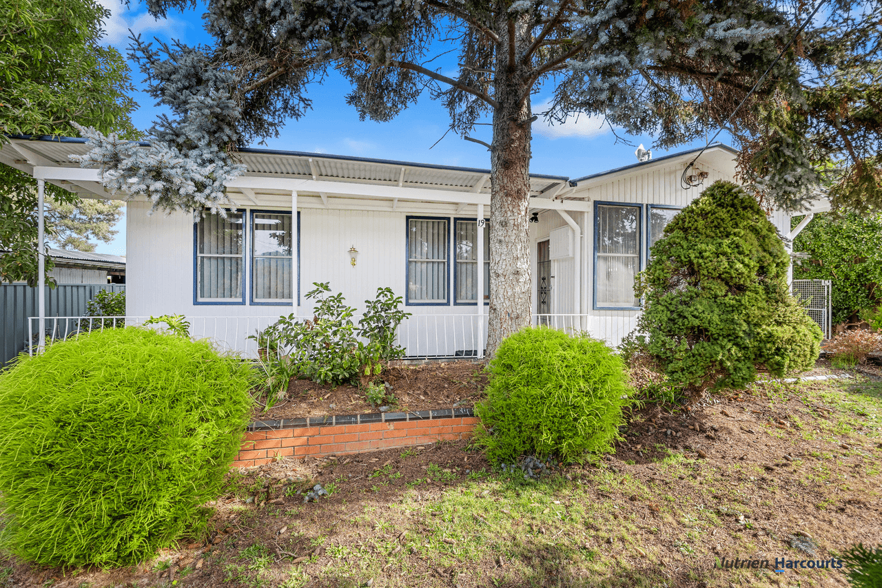 19 Hillside Avenue, EILDON, VIC 3713