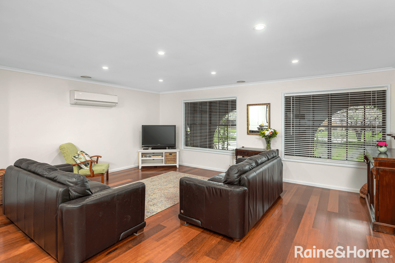 6 Talbingo Crescent, LAKE ALBERT, NSW 2650