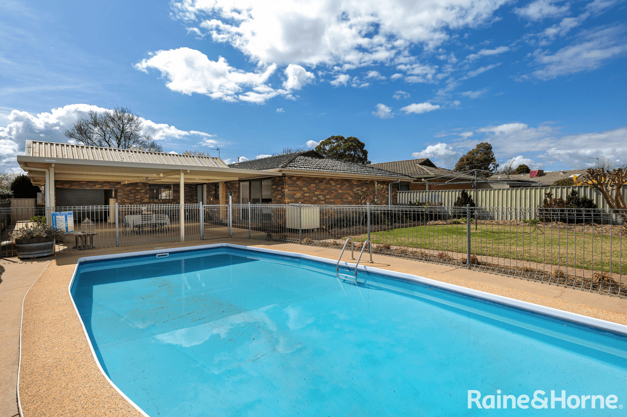 6 Talbingo Crescent, LAKE ALBERT, NSW 2650