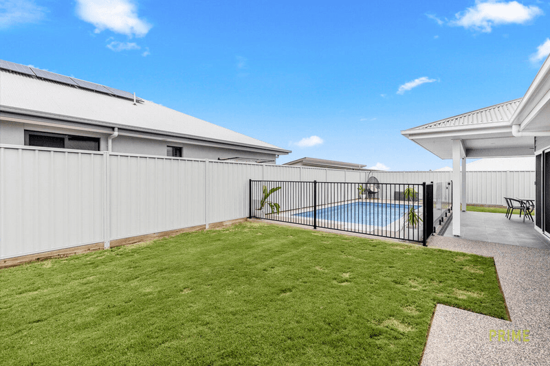 30 Leaward Boulevard, Pialba, QLD 4655