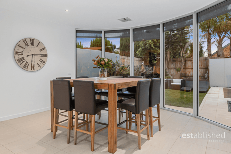 34 Tournament Drive, SANCTUARY LAKES, VIC 3030