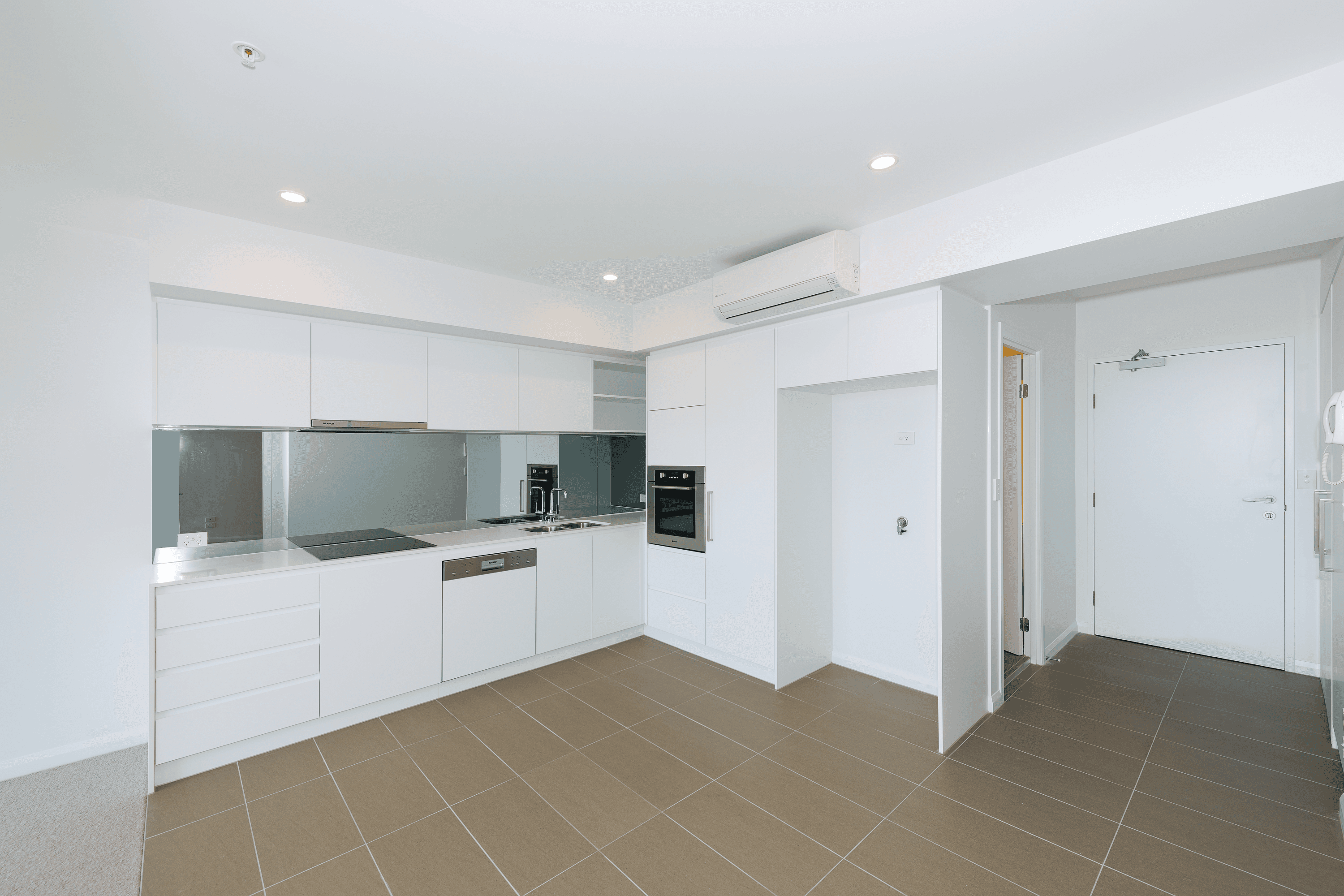 20704/300 Old Cleveland Rd, COORPAROO, QLD 4151