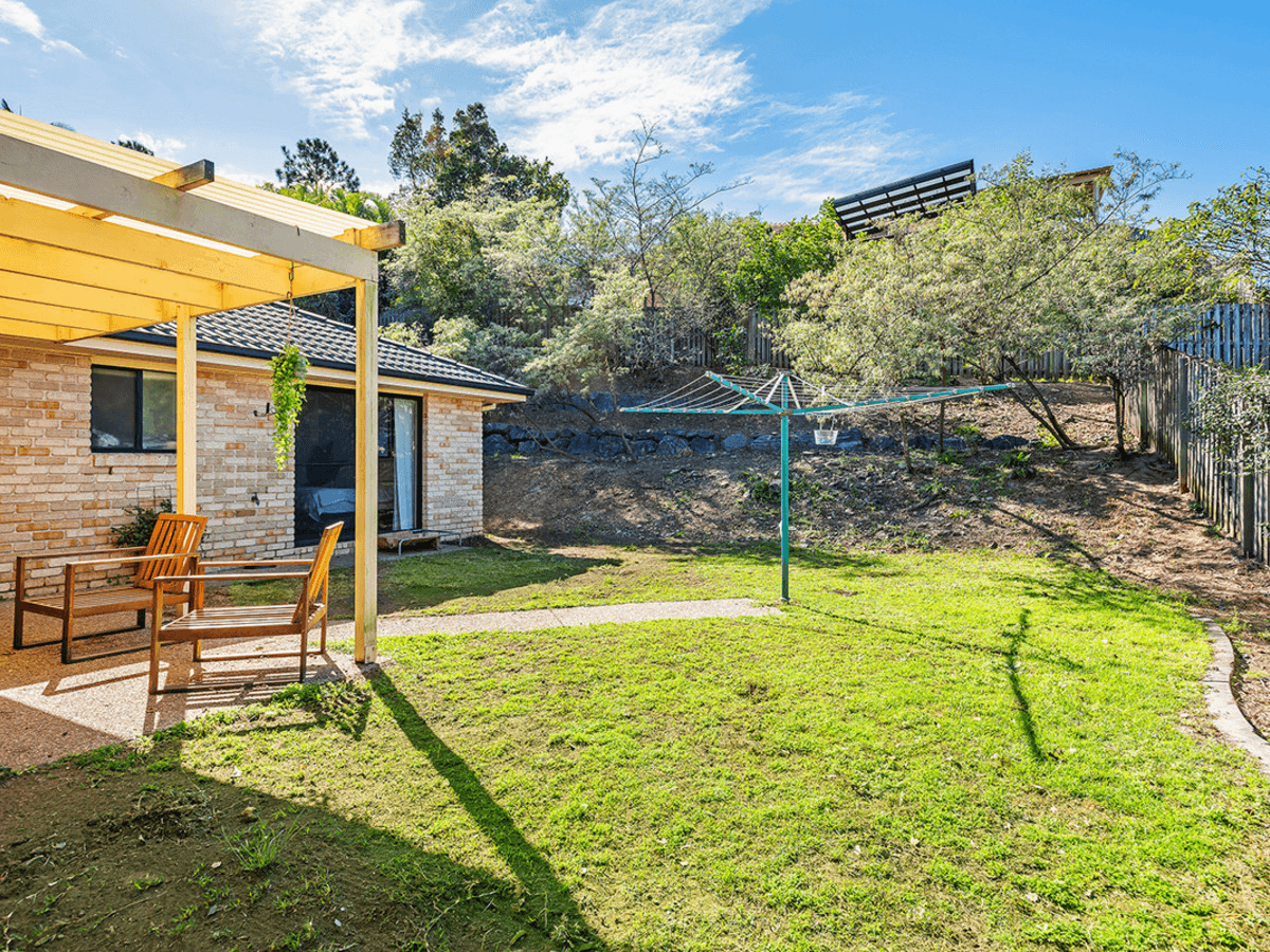 17 Matzia Avenue, Pacific Pines, QLD 4211