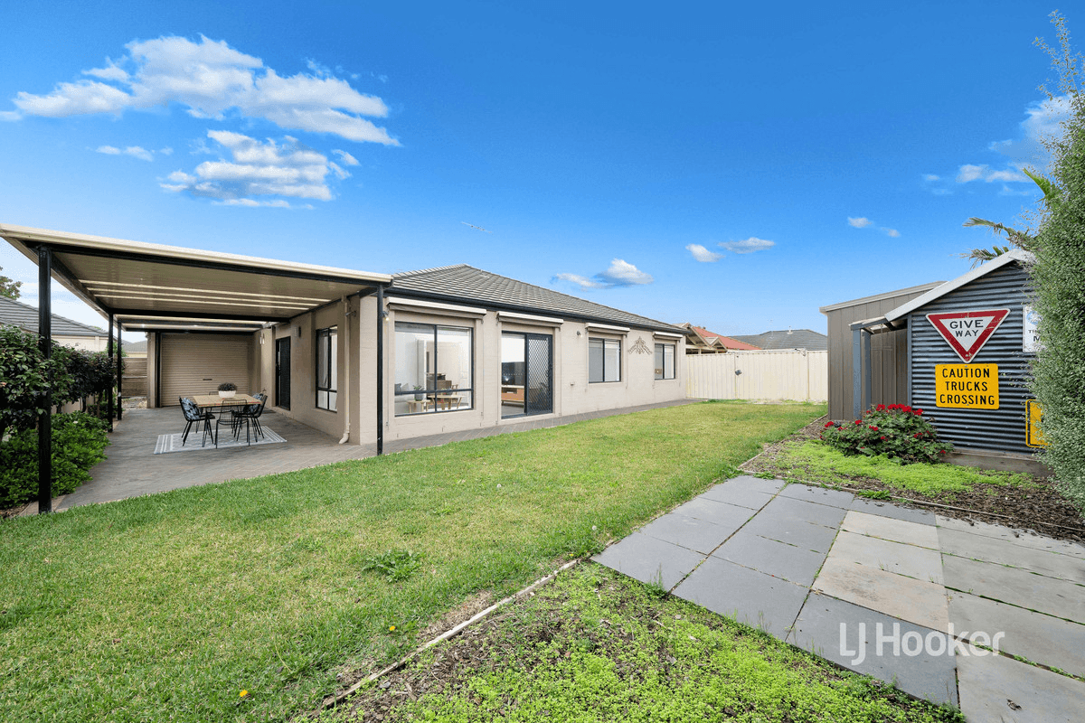 12 Messina Crescent, POINT COOK, VIC 3030