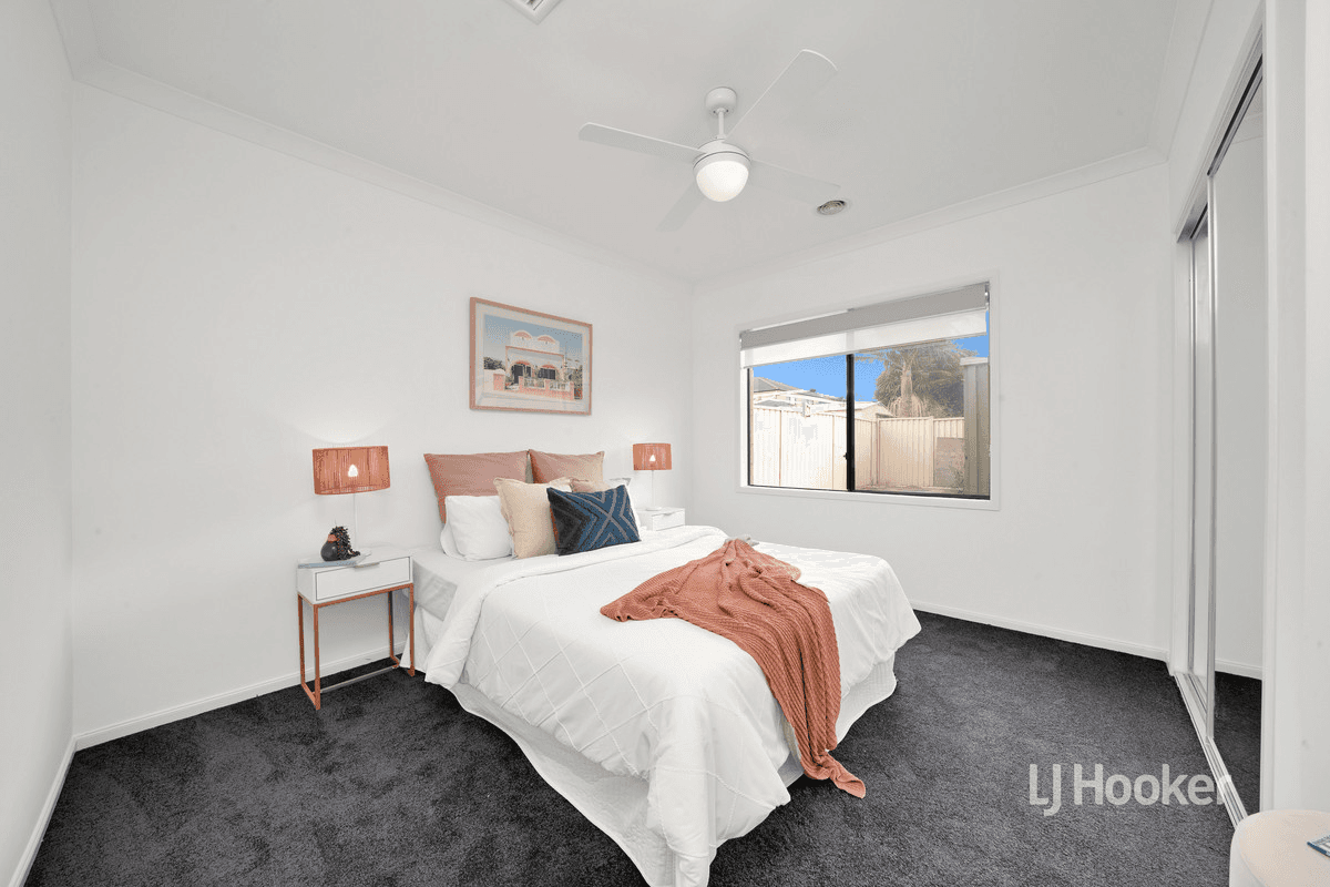 12 Messina Crescent, POINT COOK, VIC 3030