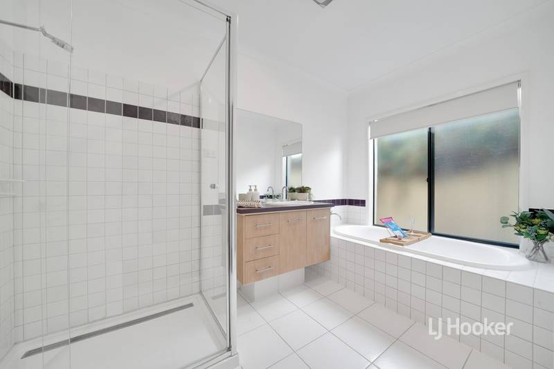 12 Messina Crescent, POINT COOK, VIC 3030