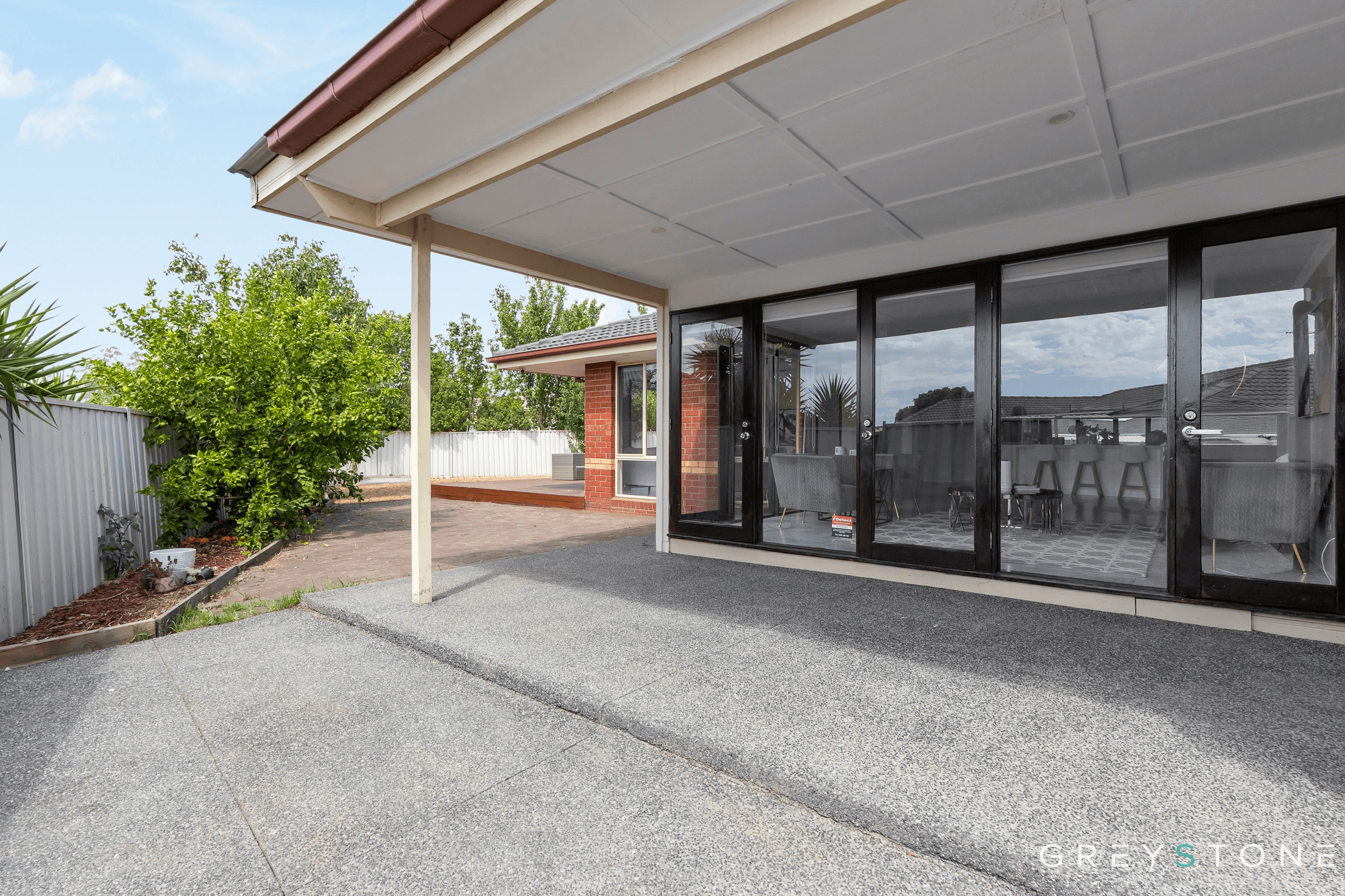 2 Moreton Close, CAROLINE SPRINGS, VIC 3023