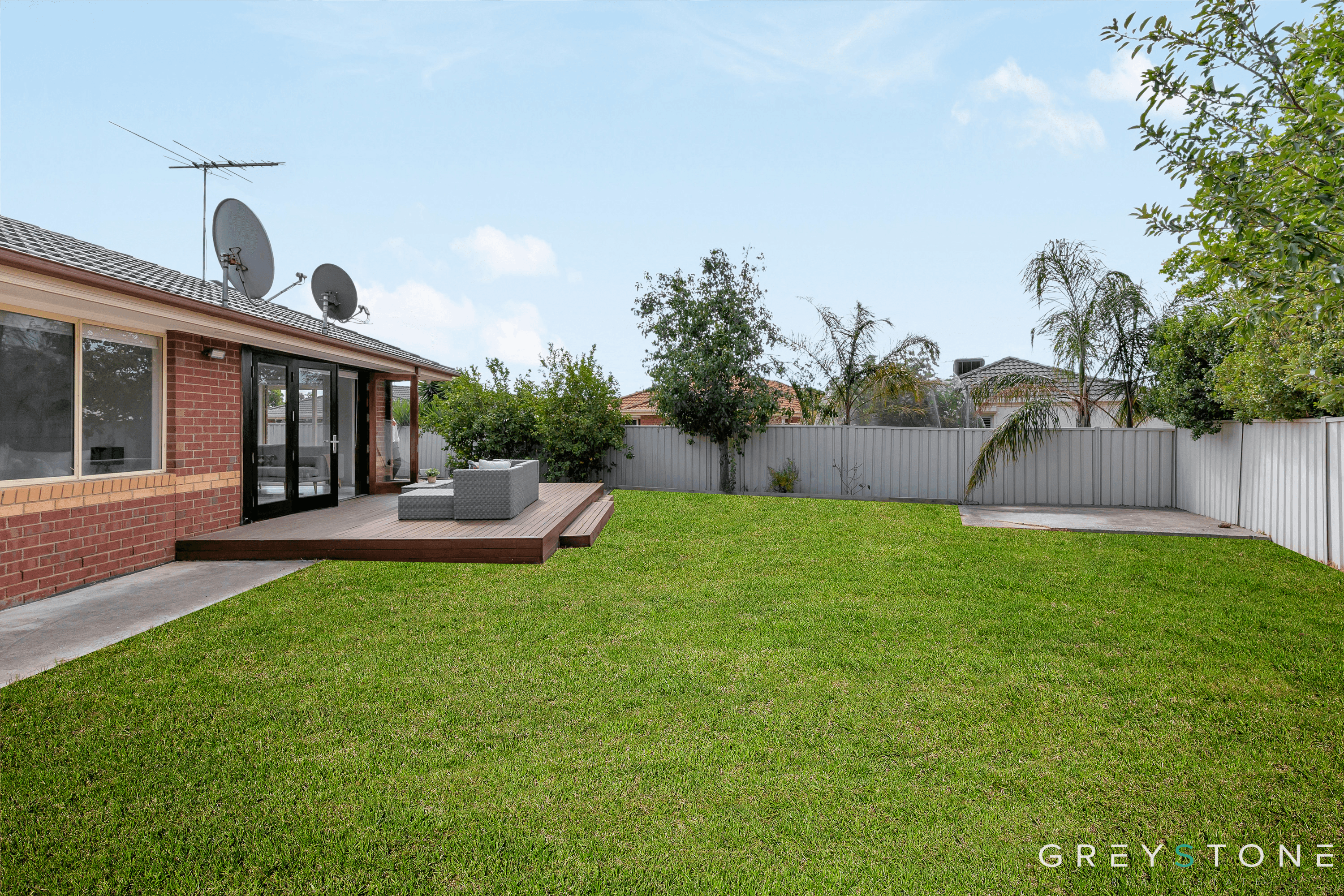 2 Moreton Close, CAROLINE SPRINGS, VIC 3023
