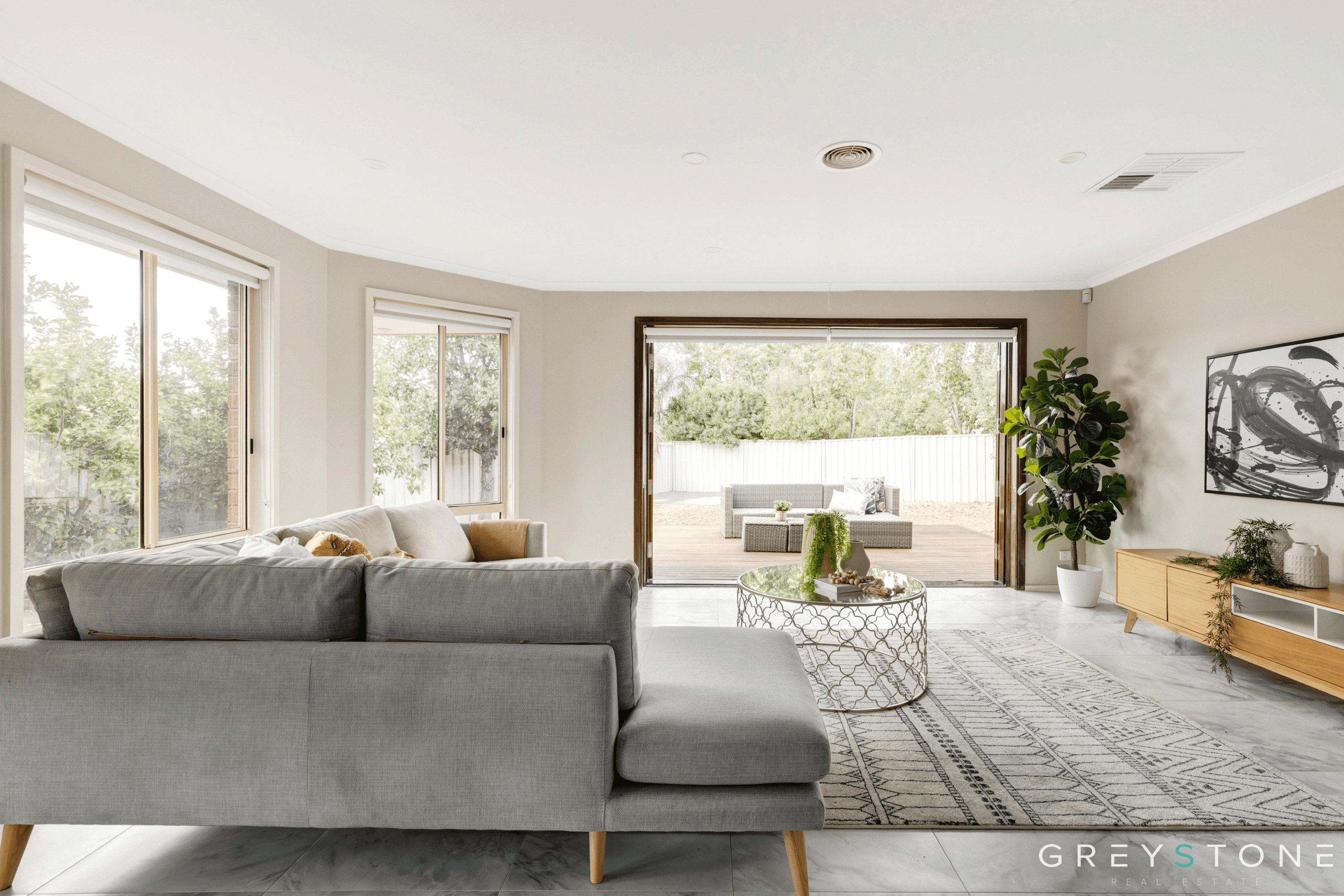2 Moreton Close, CAROLINE SPRINGS, VIC 3023