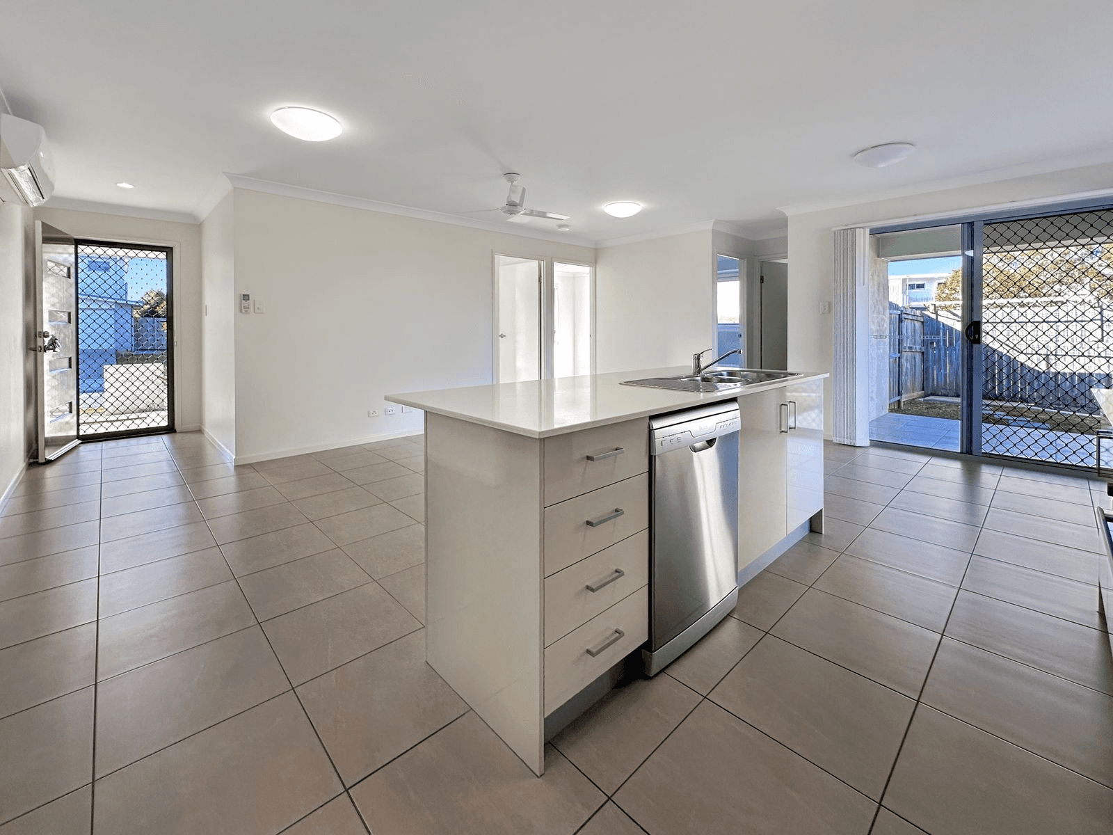 2/2 Michigan Way, ANDERGROVE, QLD 4740