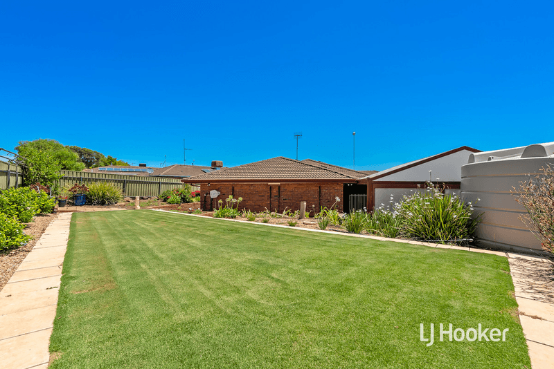 9 Mahogany Court, CRAIGMORE, SA 5114