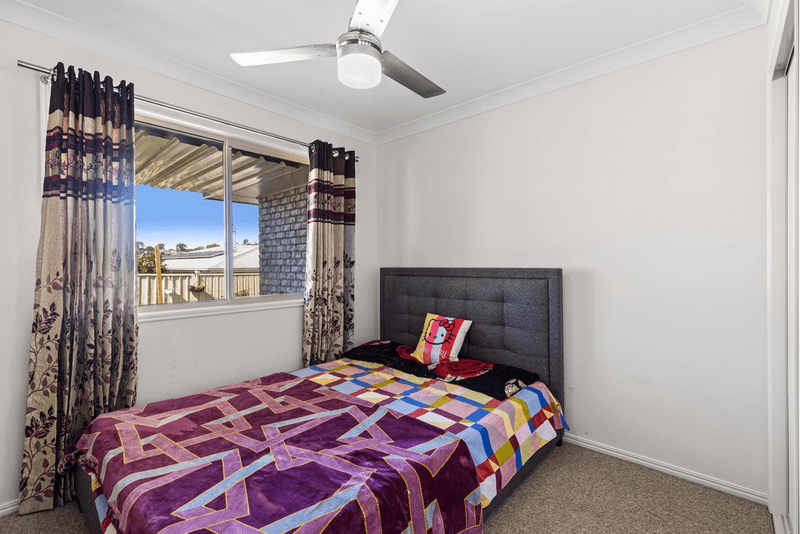 678 Greenwattle St, HARRISTOWN, QLD 4350