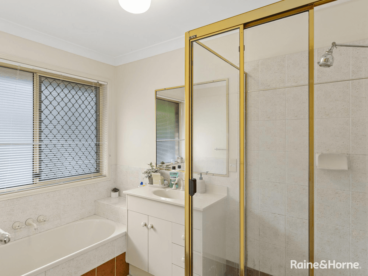 13 Tim's Close, SUNNYBANK HILLS, QLD 4109