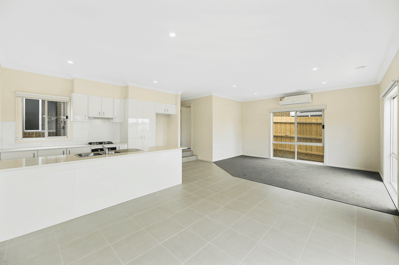 6 Coach Circuit, PAKENHAM, VIC 3810