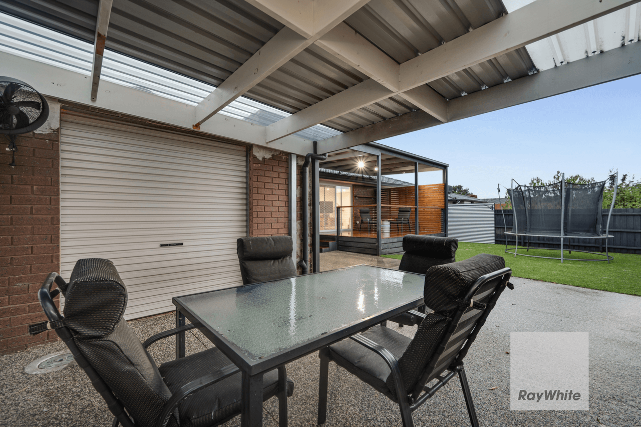 16 Katrina Drive, GLADSTONE PARK, VIC 3043