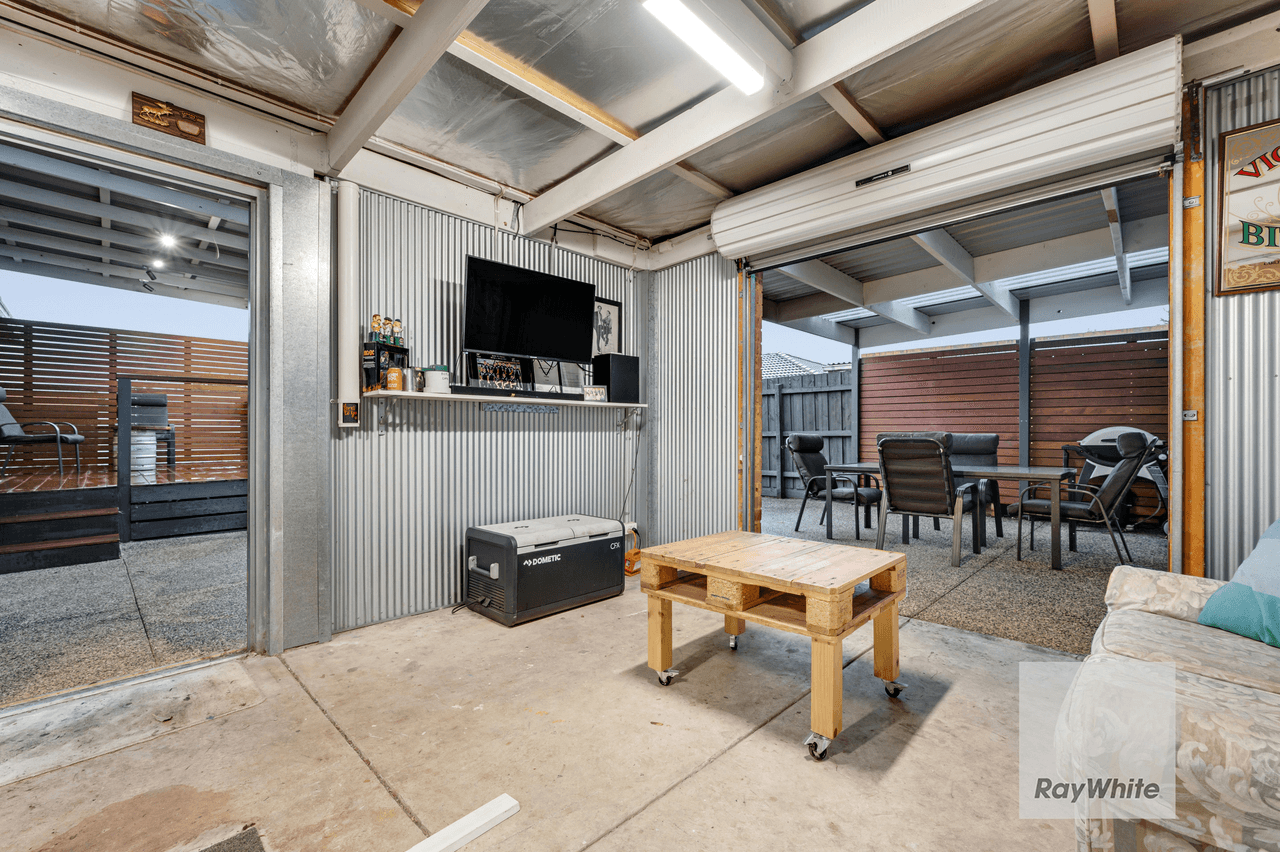 16 Katrina Drive, GLADSTONE PARK, VIC 3043