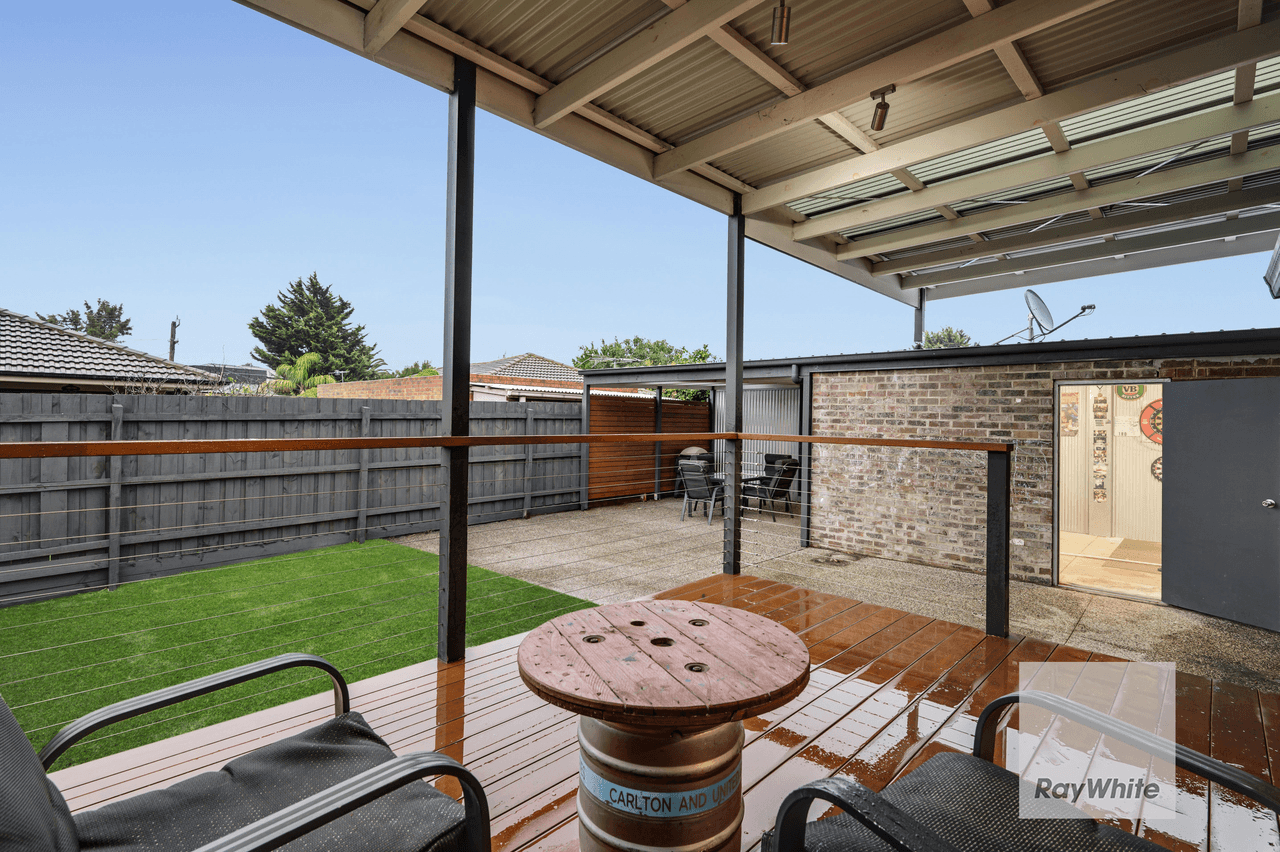 16 Katrina Drive, GLADSTONE PARK, VIC 3043