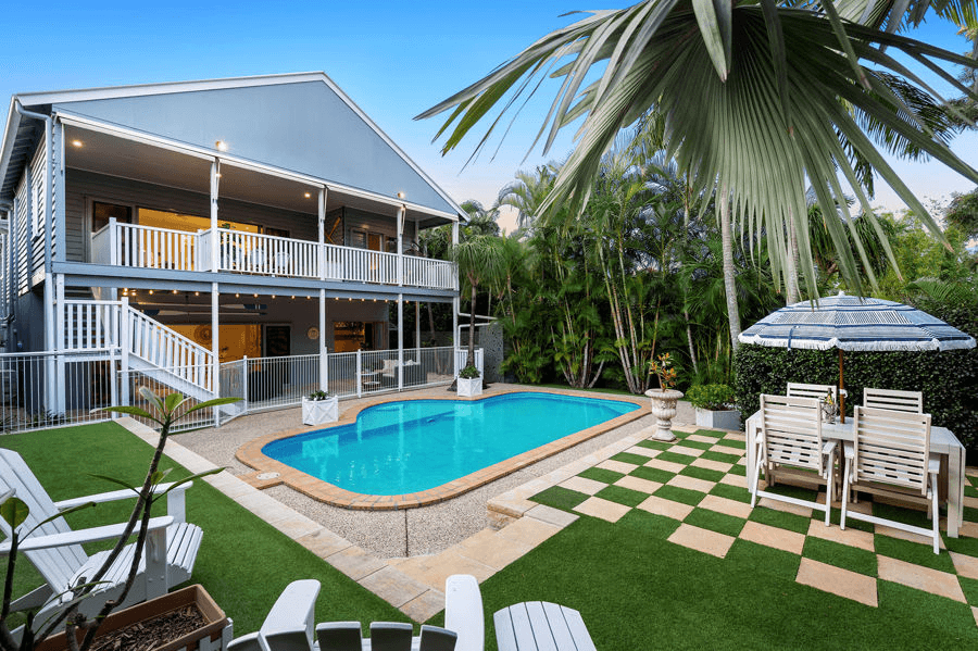 17  Burlington Street, HOLLAND PARK, QLD 4121