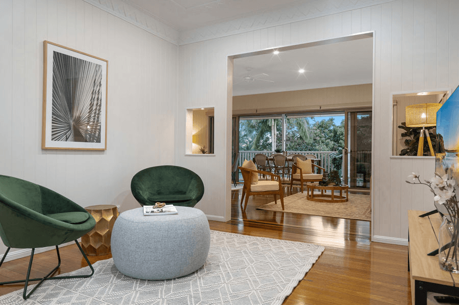 17  Burlington Street, HOLLAND PARK, QLD 4121