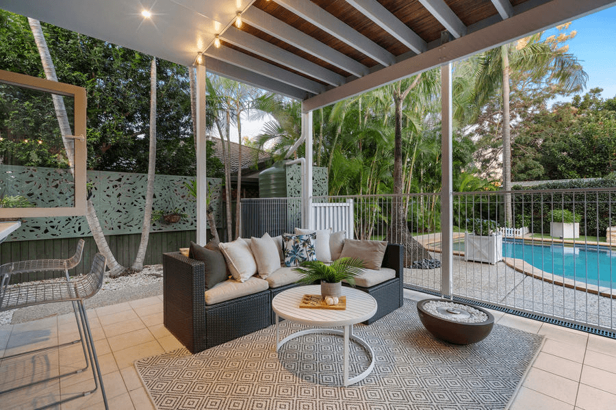 17  Burlington Street, HOLLAND PARK, QLD 4121