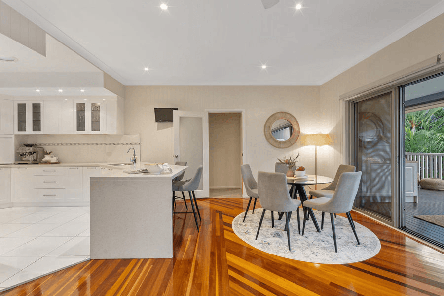 17  Burlington Street, HOLLAND PARK, QLD 4121