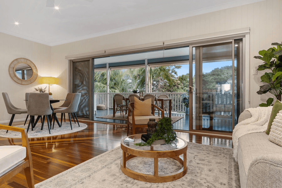 17  Burlington Street, HOLLAND PARK, QLD 4121