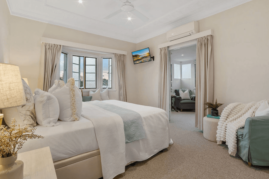 17  Burlington Street, HOLLAND PARK, QLD 4121