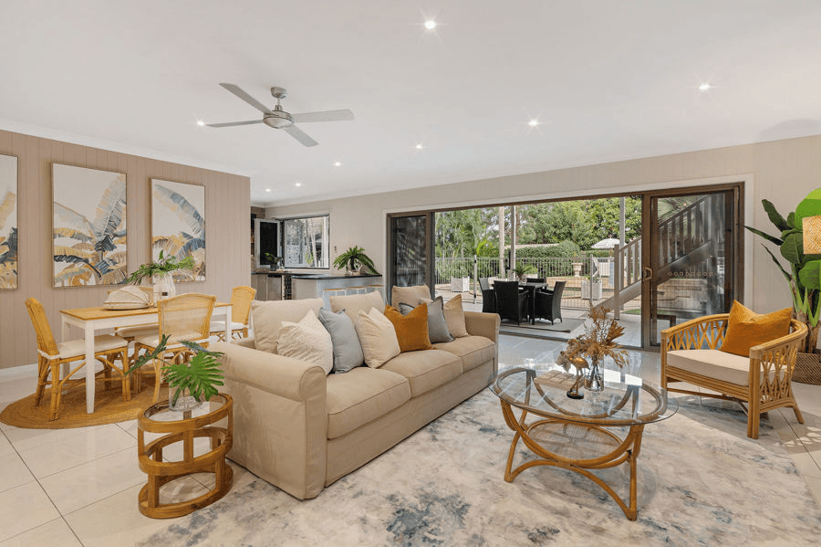 17  Burlington Street, HOLLAND PARK, QLD 4121