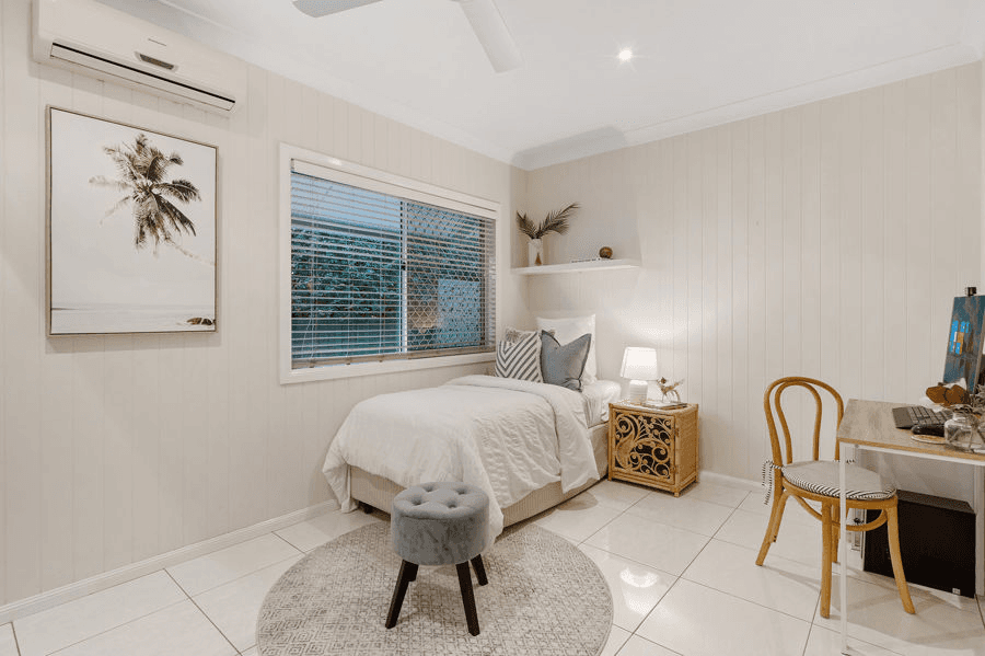 17  Burlington Street, HOLLAND PARK, QLD 4121