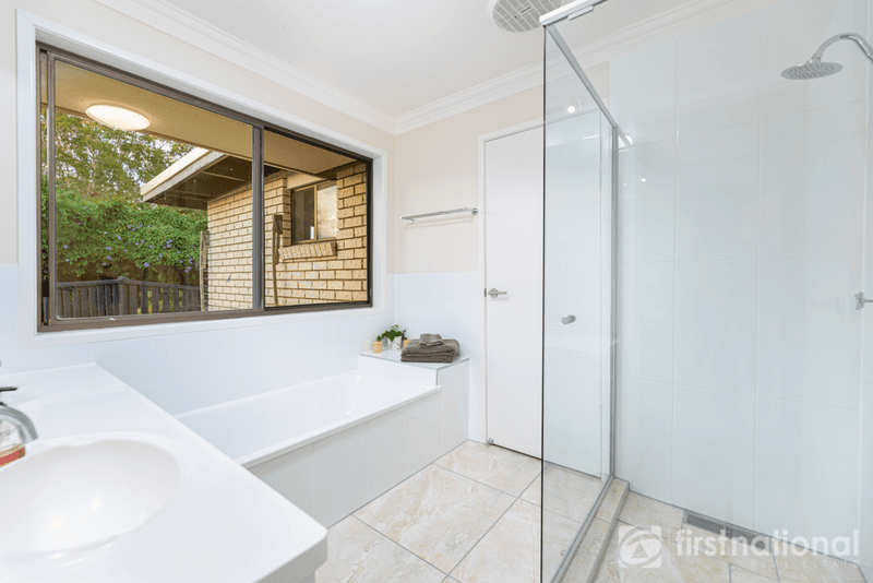 2 Harry Place, BEERWAH, QLD 4519