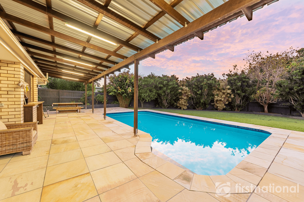 2 Harry Place, BEERWAH, QLD 4519