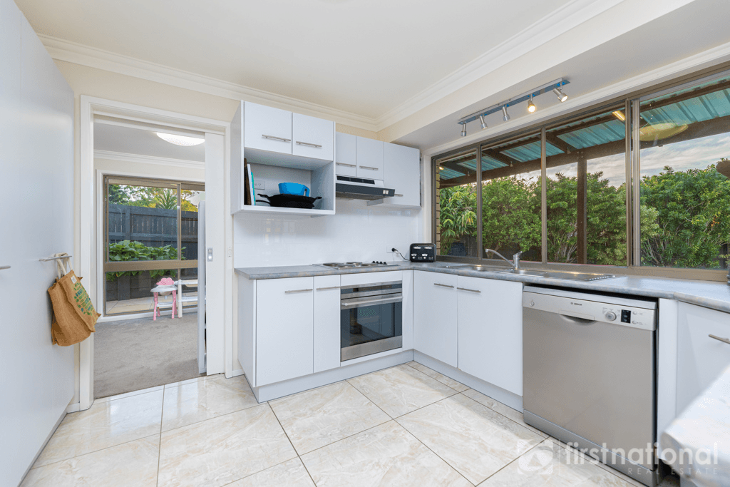 2 Harry Place, BEERWAH, QLD 4519