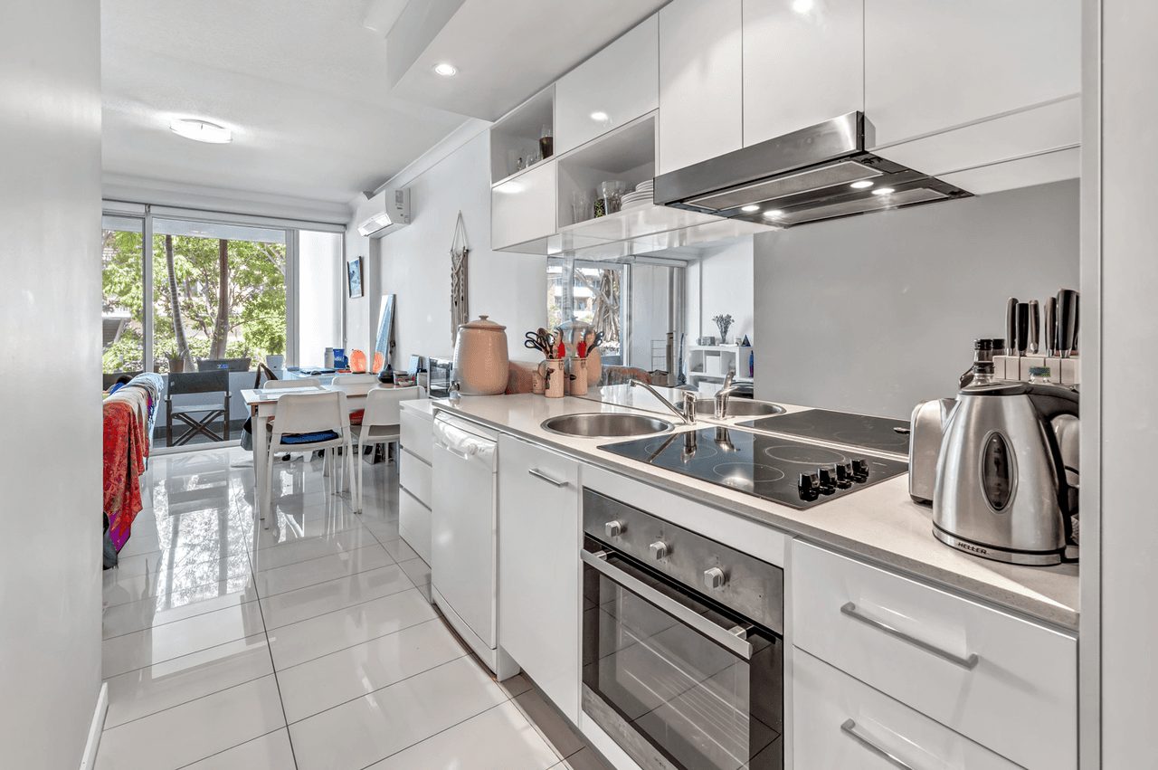 104/33-37 Madang Crescent, RUNAWAY BAY, QLD 4216