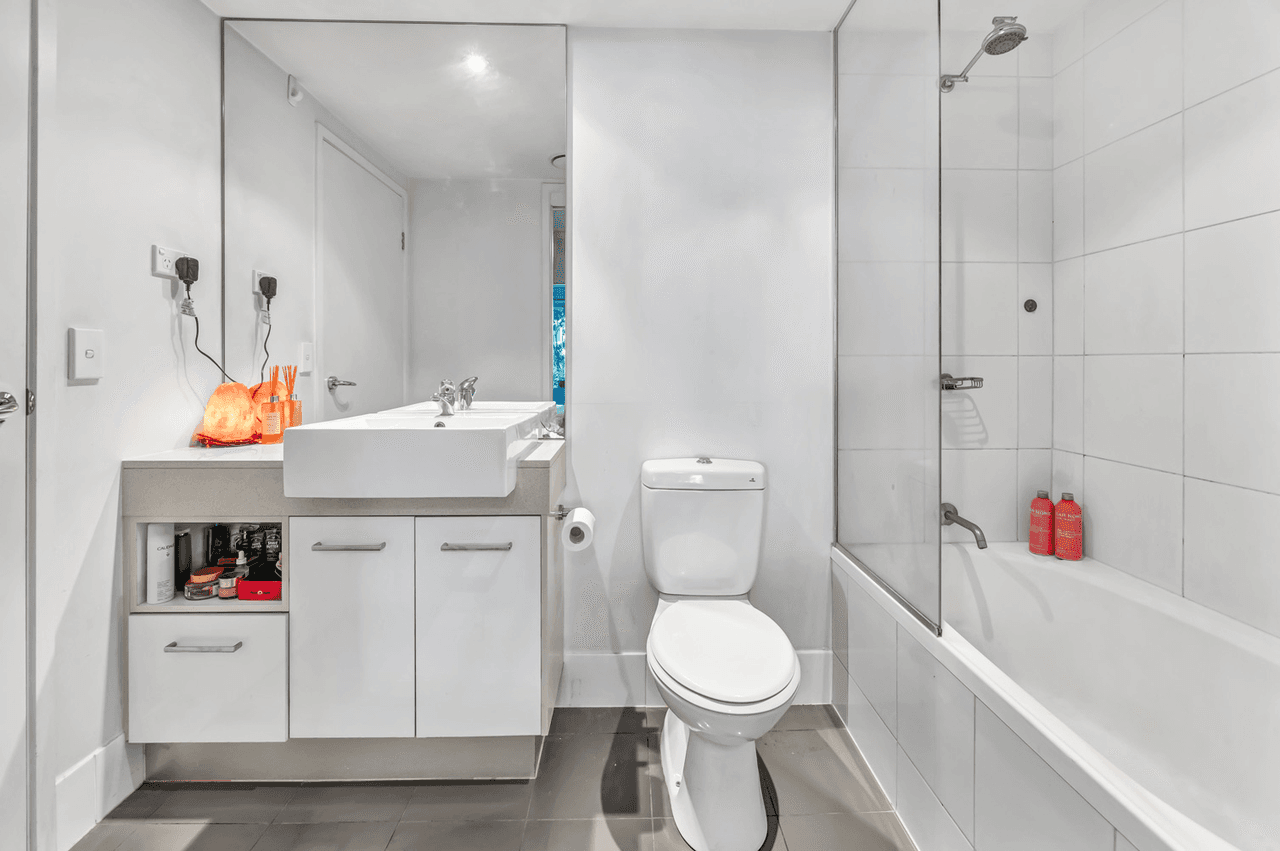 104/33-37 Madang Crescent, RUNAWAY BAY, QLD 4216