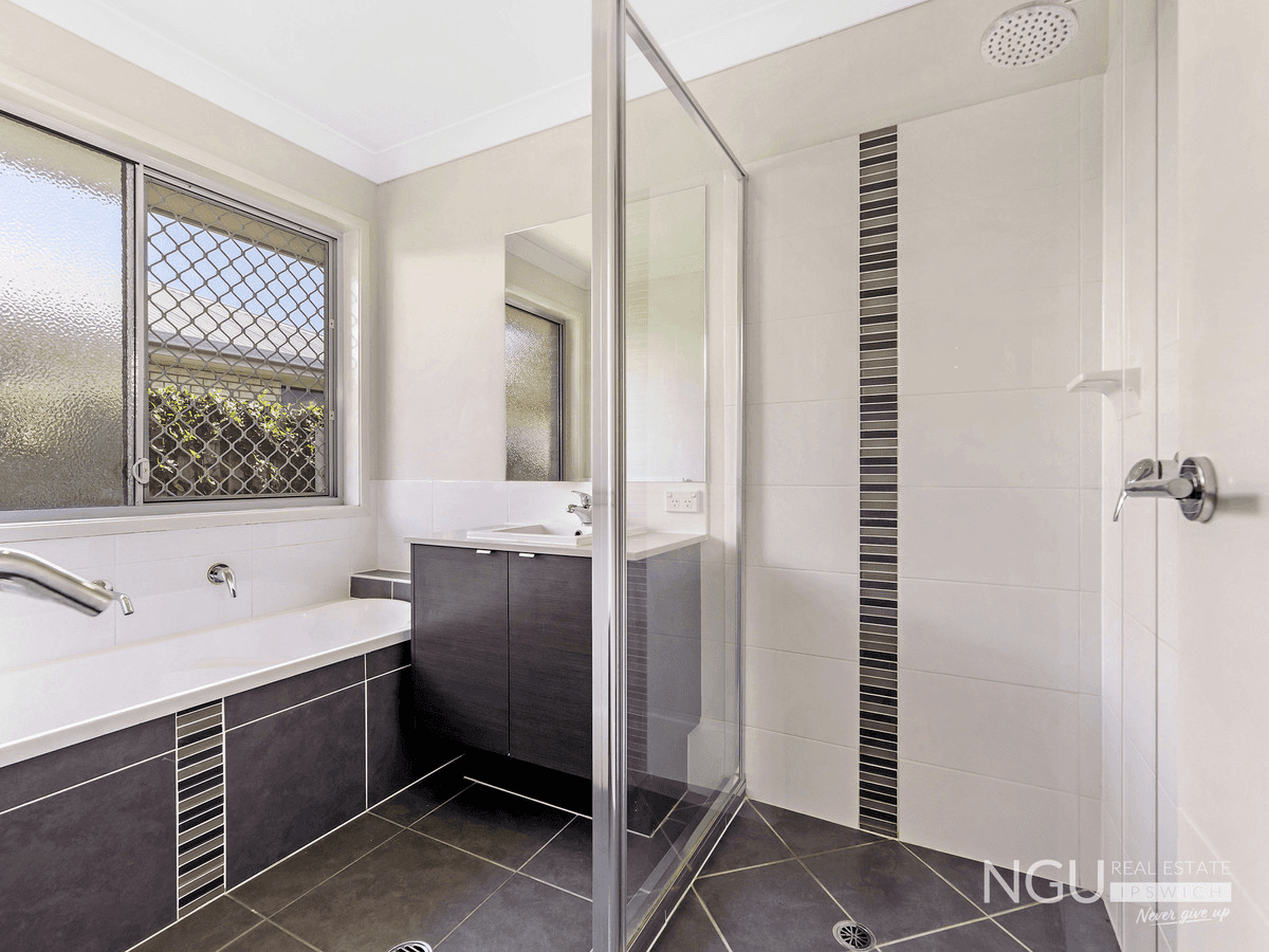 34 Pendragon Street, Raceview, QLD 4305