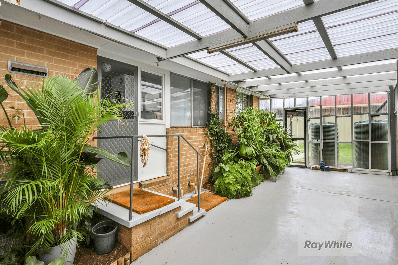 4 Duggan Place, GLADSTONE PARK, VIC 3043