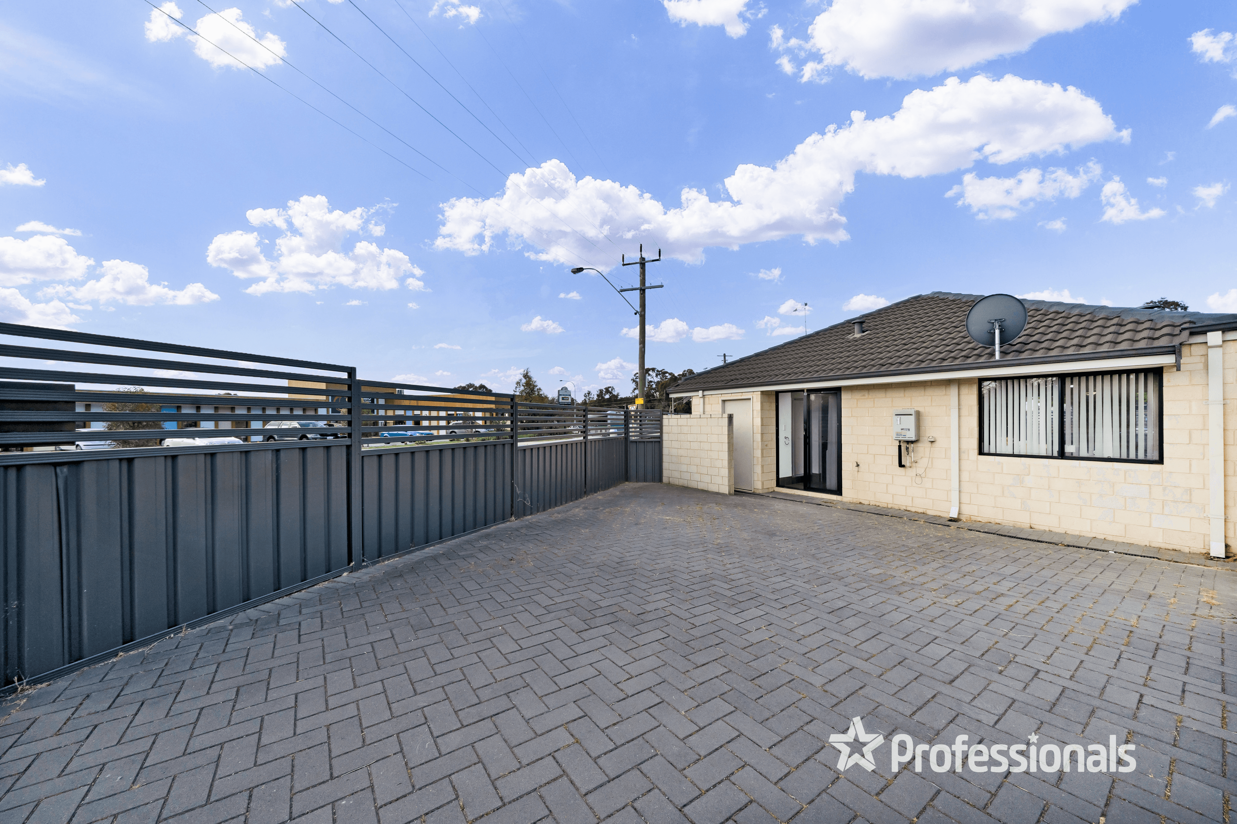 4 Westfield Road, KELMSCOTT, WA 6111