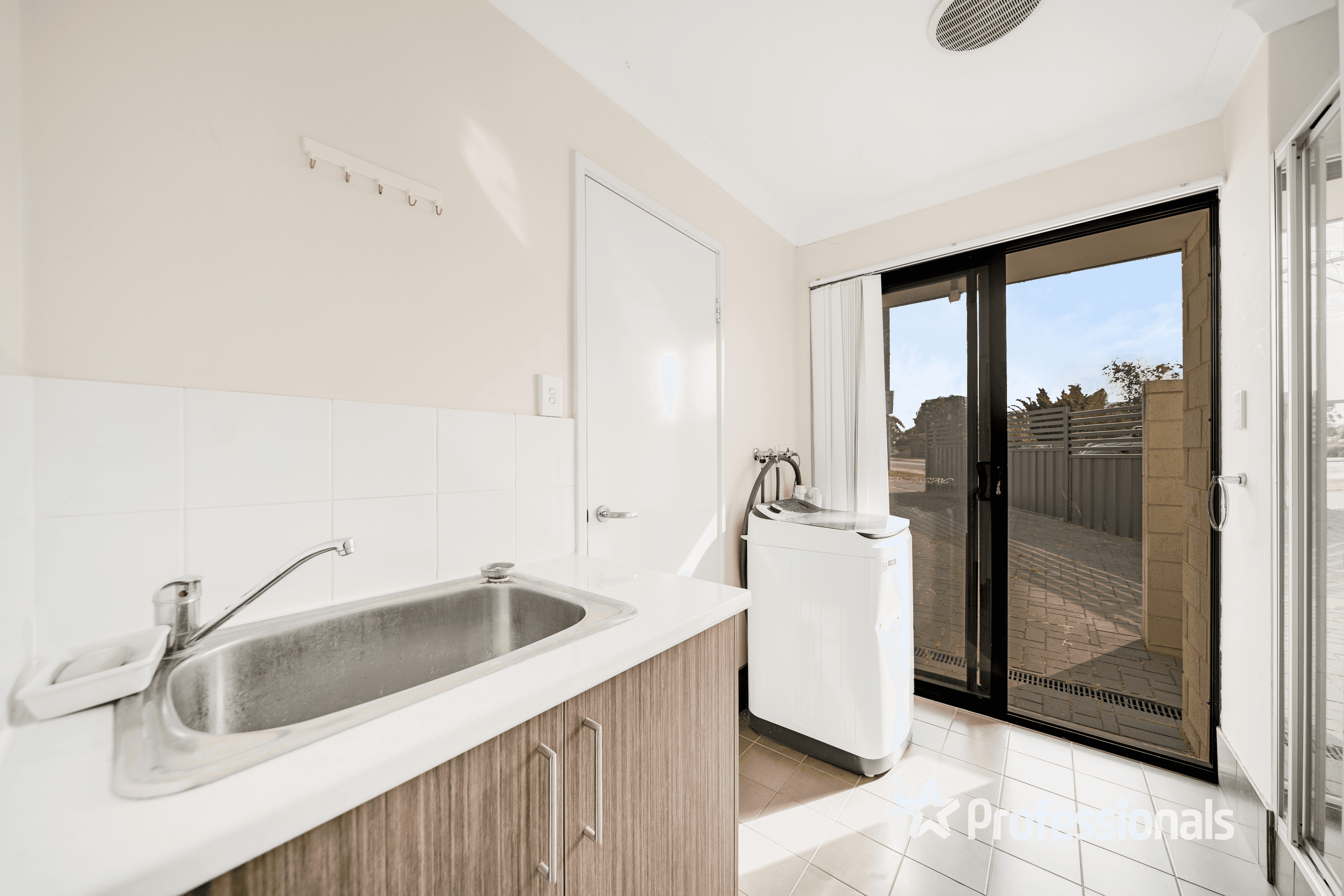 4 Westfield Road, KELMSCOTT, WA 6111