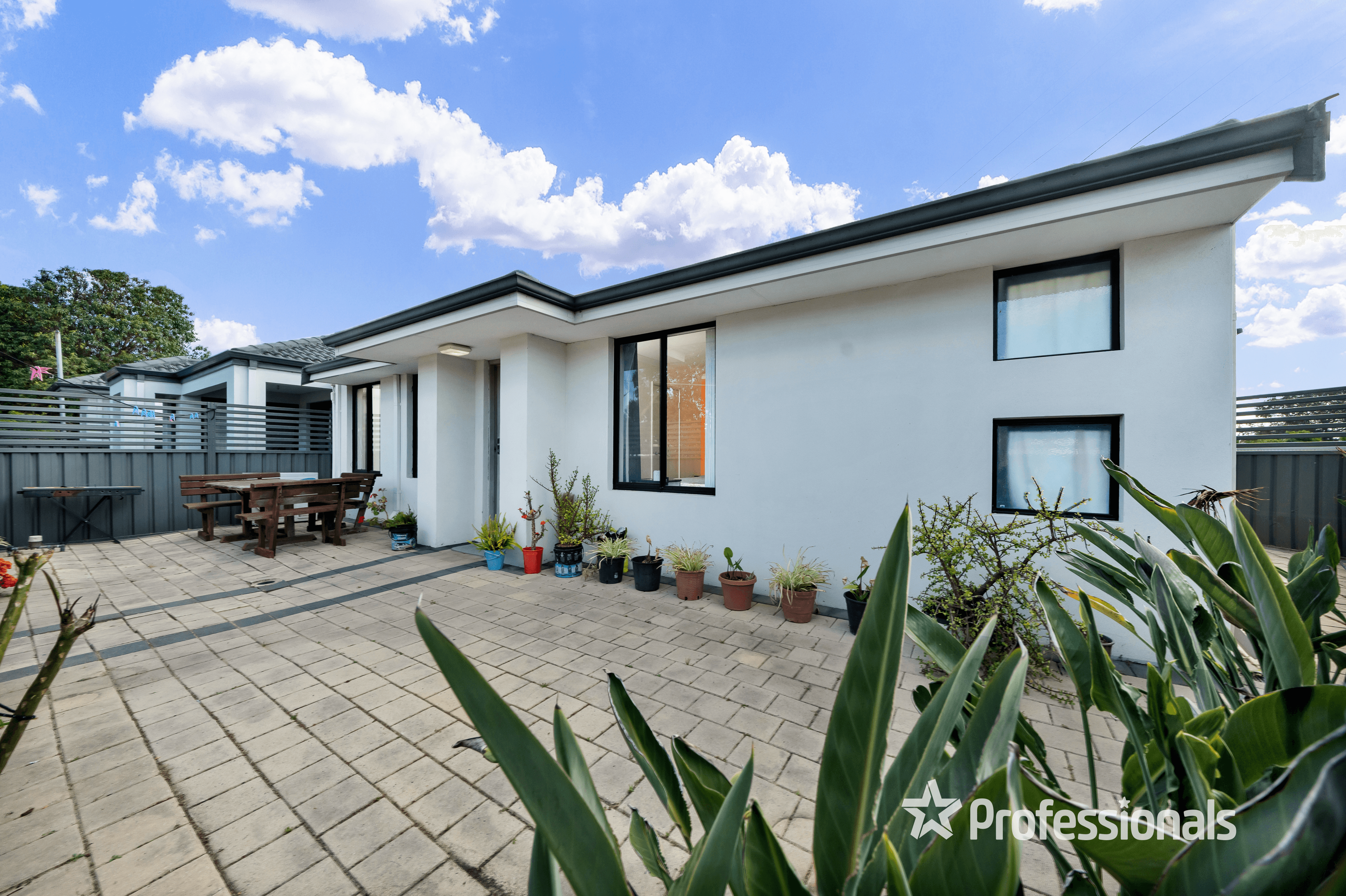 4 Westfield Road, KELMSCOTT, WA 6111