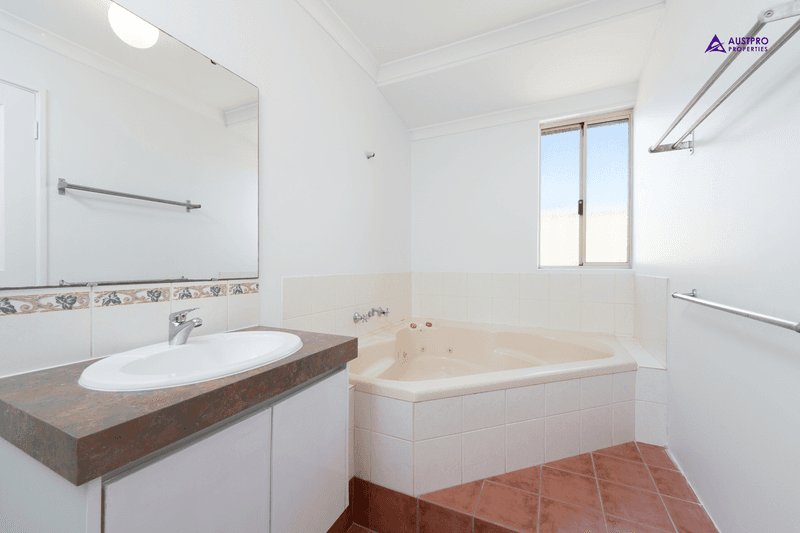 14 Kemi Cl, Kenwick, WA 6107